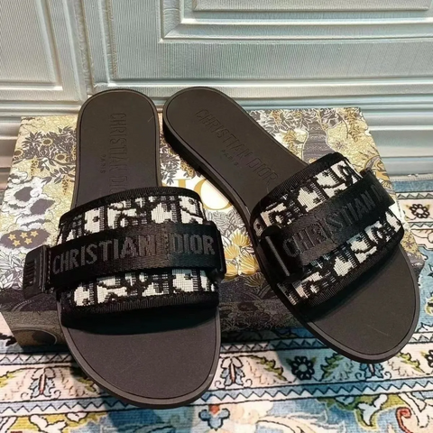 Velcro Embossed Flat Slippers